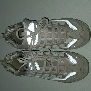 Skechers tennis shoes in good condition